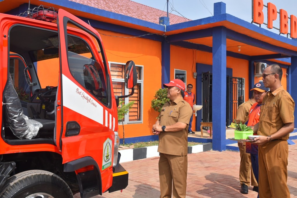 Drs. Asra Tepung Tawari Satu Unit Armada Damkar&nbsp;Baru