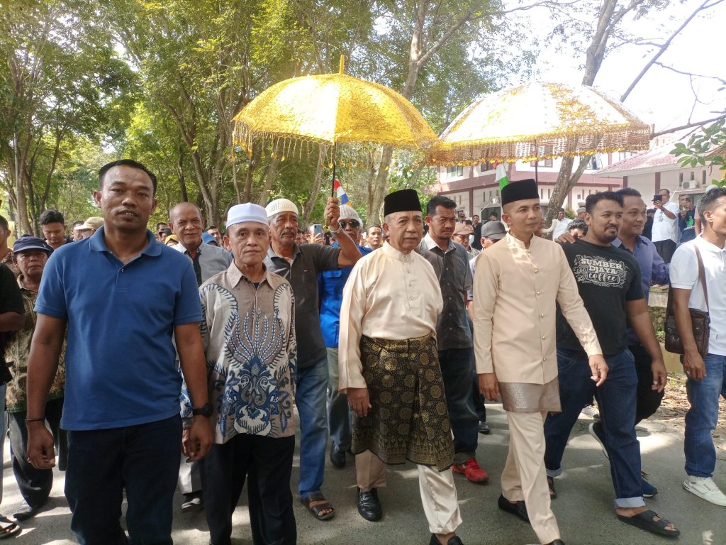 Ribuan Masyarakat Dampingi Hamdan Sati – Febriadi Mendaftar Ke KIP